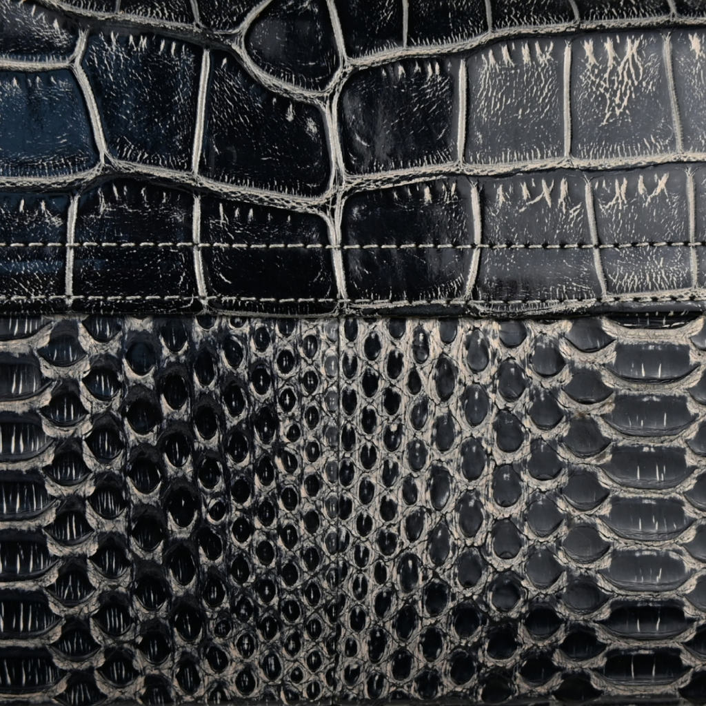 Chanel 2.55 Crocodile Crossbody bag leather close up