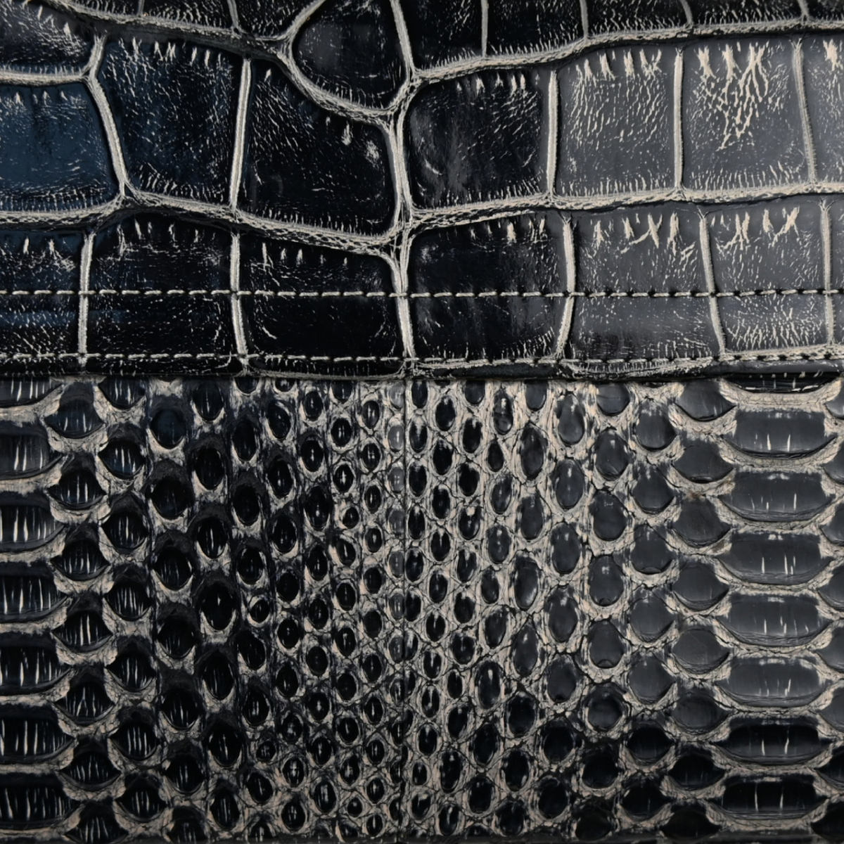 Chanel 2.55 Crocodile Crossbody bag leather close up
